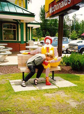 Клоун у McDonalds
Нажмите для перехода к следующей картинке