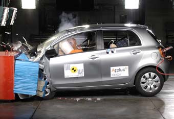 Crash test Toyota Yaris.    Auto-tuning-news.com