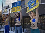   FEMEN        ""     .     " ", "Putin game over", "Glory Euromaidan"        