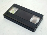 Японская компания Funai Electric, которая в последнее время оставалась последним в мире производителем видеомагнитофонов для кассет формата VHS, останавливает конвейер в июле 2016 года