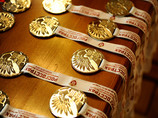 Партия бракованных медалей была заказана позднее, дополнительно к 48-и памятным наградам, так как желающих примерить их на себя оказалось слишком много