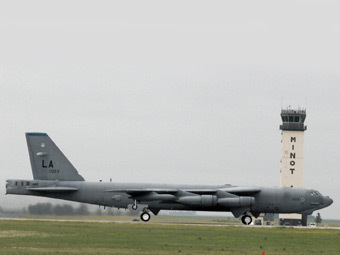  B-52H        .   