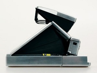 Polaroid SX-70.    Impossible Project