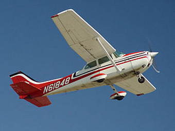  Cessna 172.    wikipedia.org,  P. Alejandro Diaz