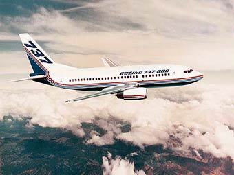 Boeing 737.     Boeing